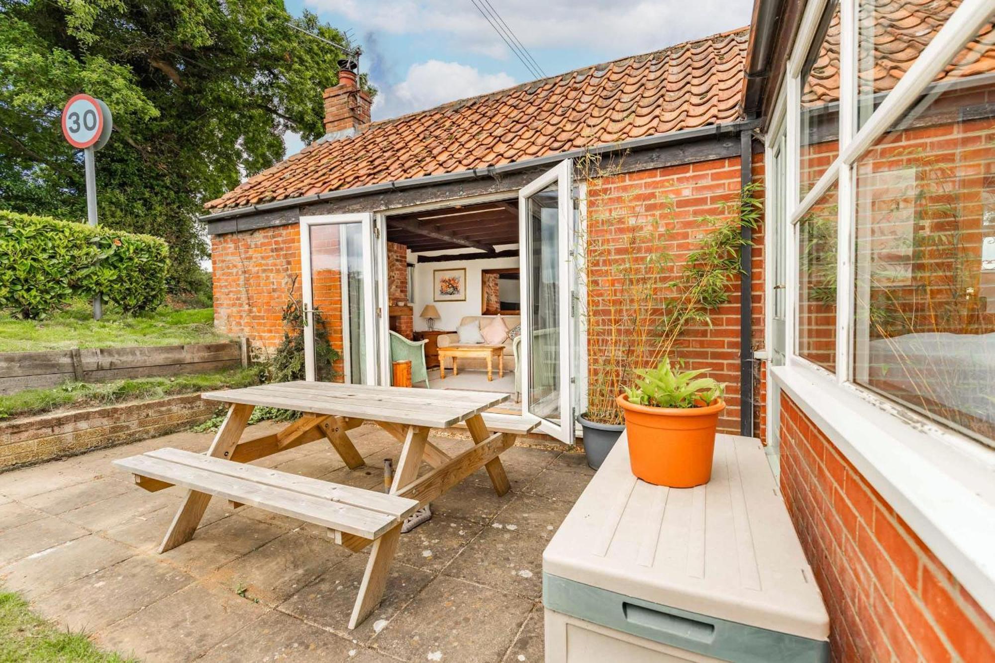 Host & Stay - Woodfalls Barn Burgh and Tuttington 외부 사진